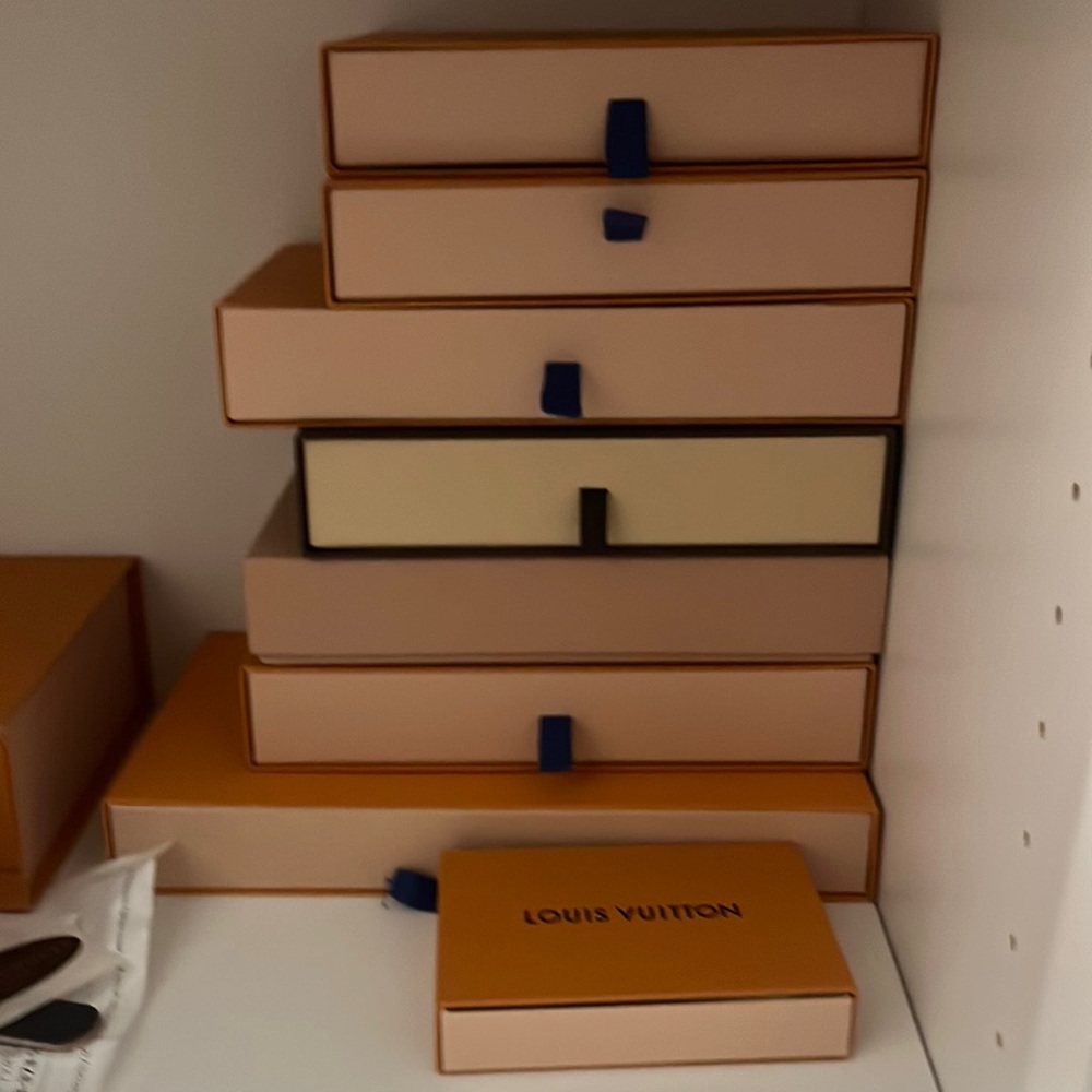 Any size Luis vuitton wallet box and dust bags let me know what interests you